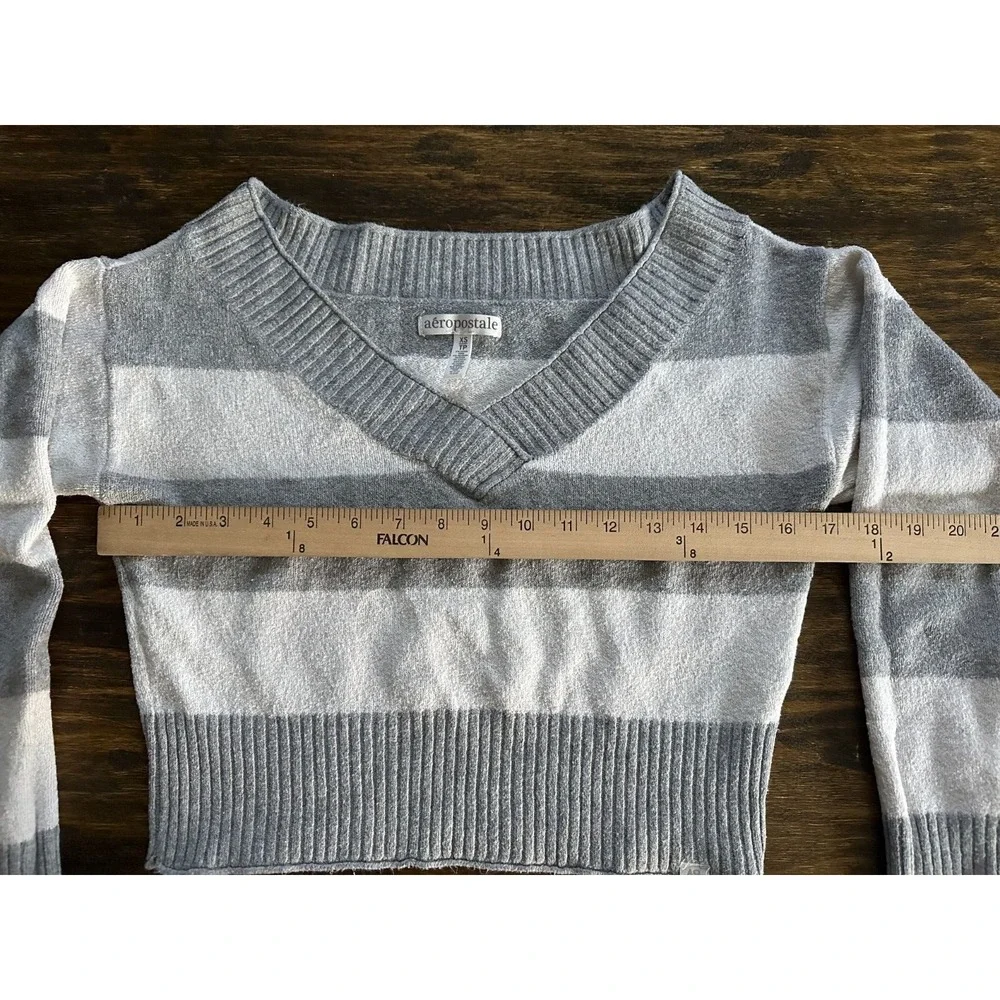 Aeropostale Sweater Womens XSmall Gray White Stripped V-Neck‎ Pullover Cropped